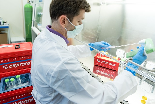 Movement Disorder Specialist - Phot of lab technician conducting clinical research